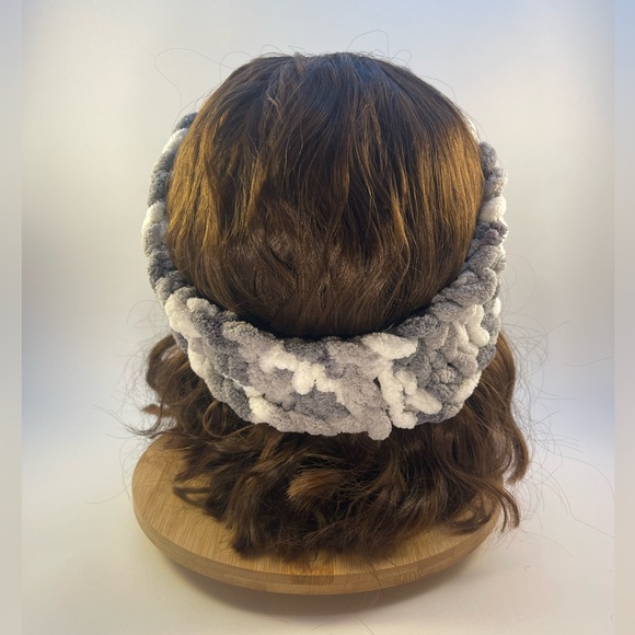 Handmade Women’s/Junior’s Winter Headband/Ear Wrap - Gray & White - Picture 6 of 9